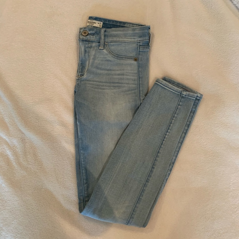 Abercrombie Light Wash Skinny Jean Size 0